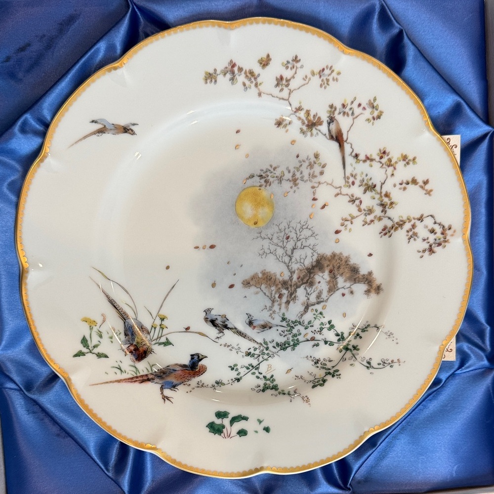Decorative Blue-Accented Porcelain Plate Set - Floral & Bird Motifs - Picture 4 of 16